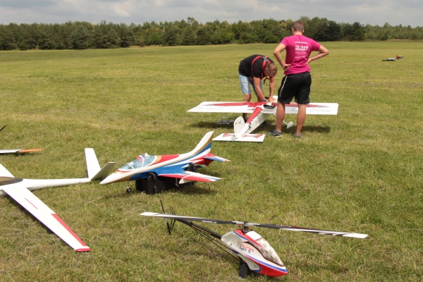 2018-06-24-modellflugtag-11965EBF16-0CDA-1215-1620-65BD95E6A6C8.jpg